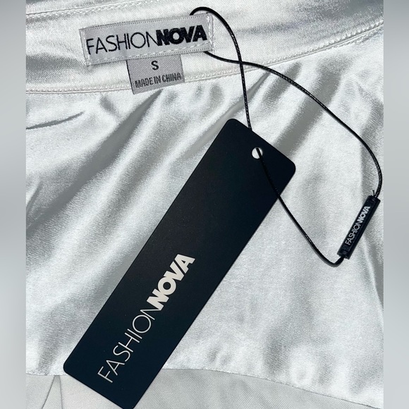 Fashion Nova Tie Front Top Off White Satin V Neck Crop Shirt Size Small - Picture 5 of 8